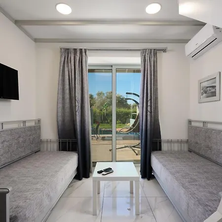 Kastro Maistro 2*